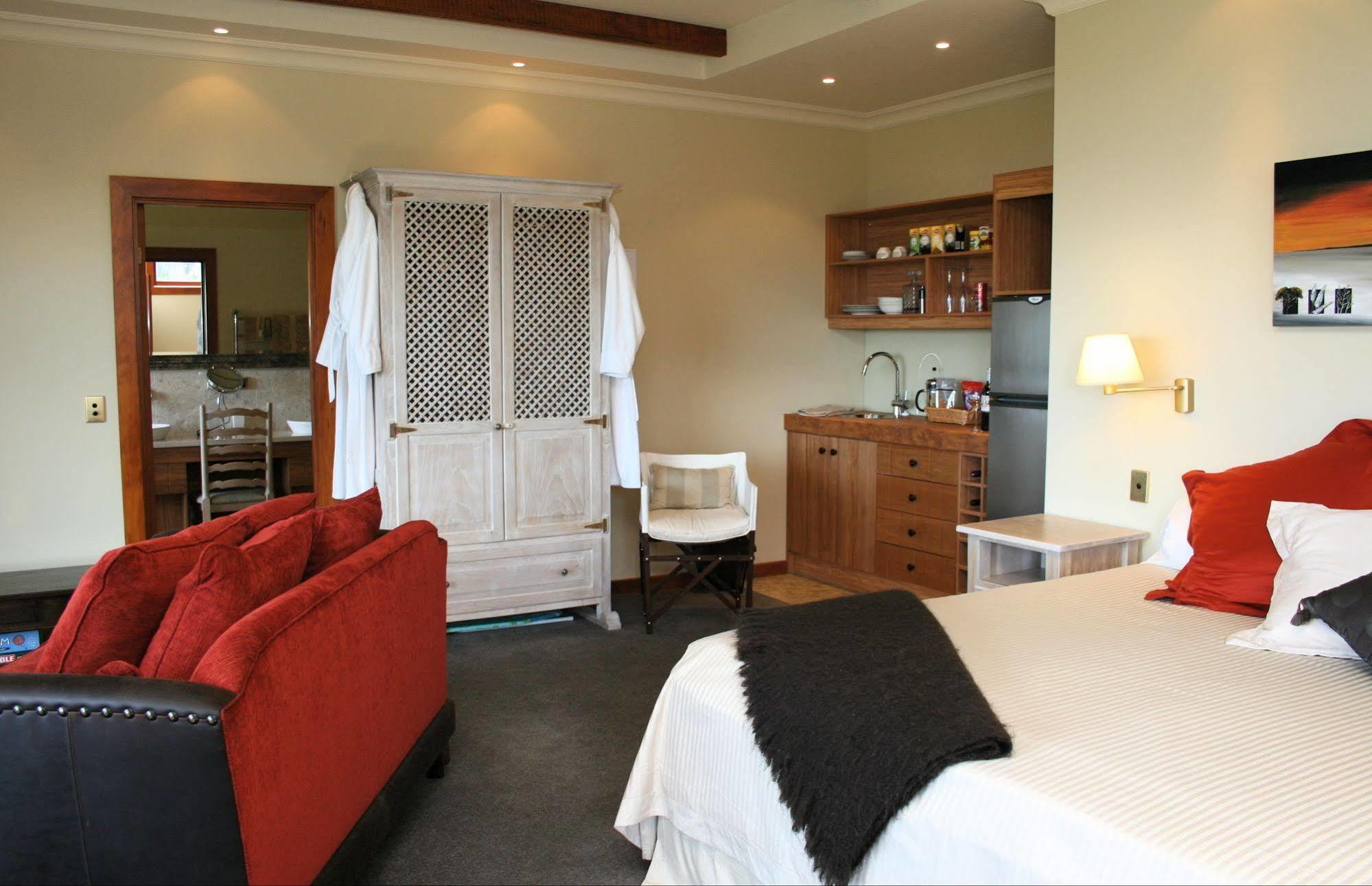 Tauhara Sunrise Lodge Таупо Екстериор снимка